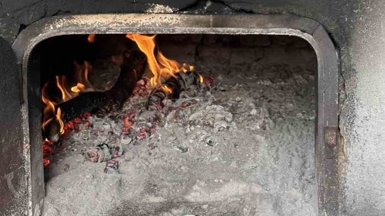 Kaynarca Konak Mahallesi'nde Geleneksel Yufka Hazırlığı