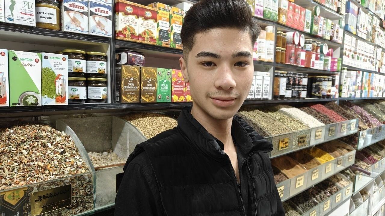 Kayseri'de aktardan: Geçmeyen öksürüğe bitkisel öneriler