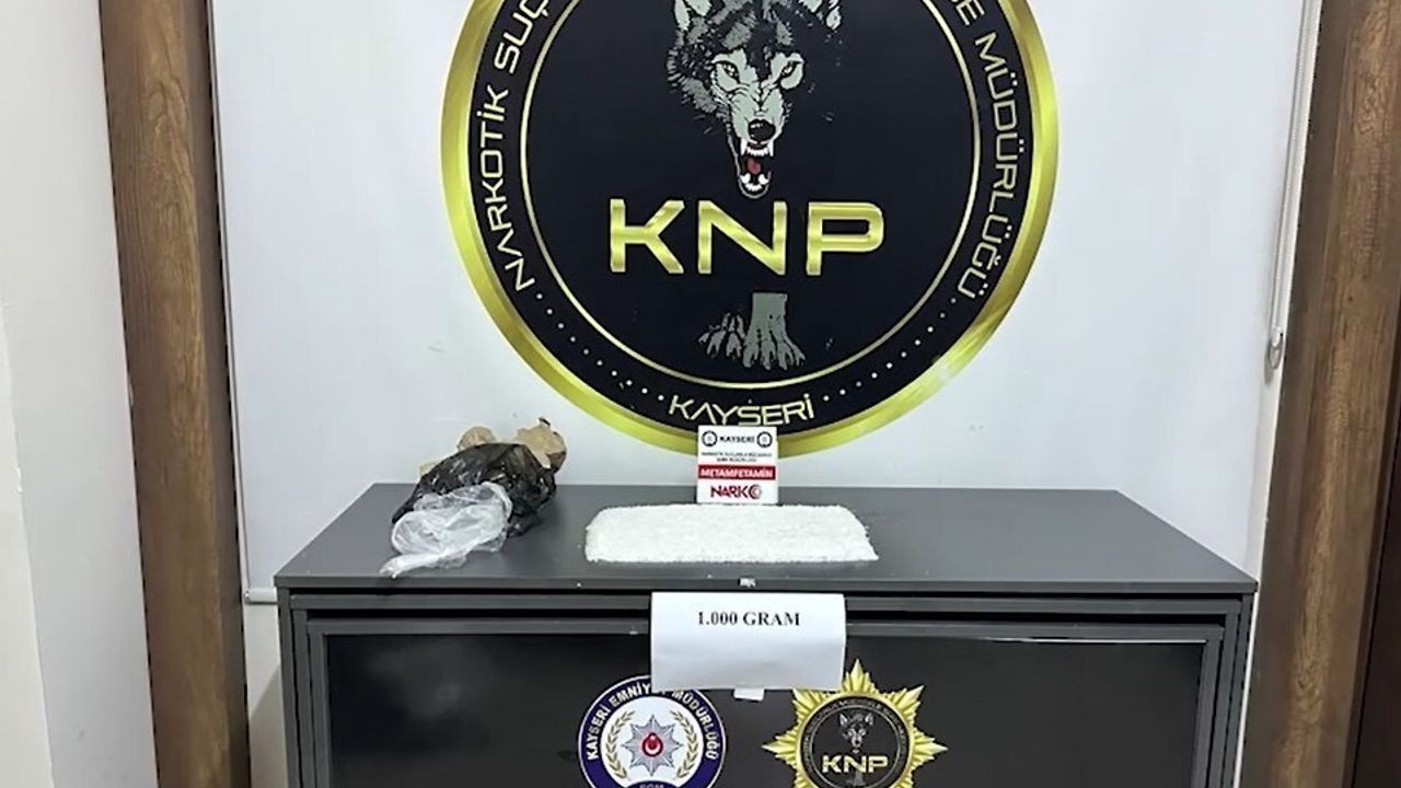 Kayseri'de araçta 1 kilo uyuşturucu ele geçirildi, 3 kişi tutuklandı