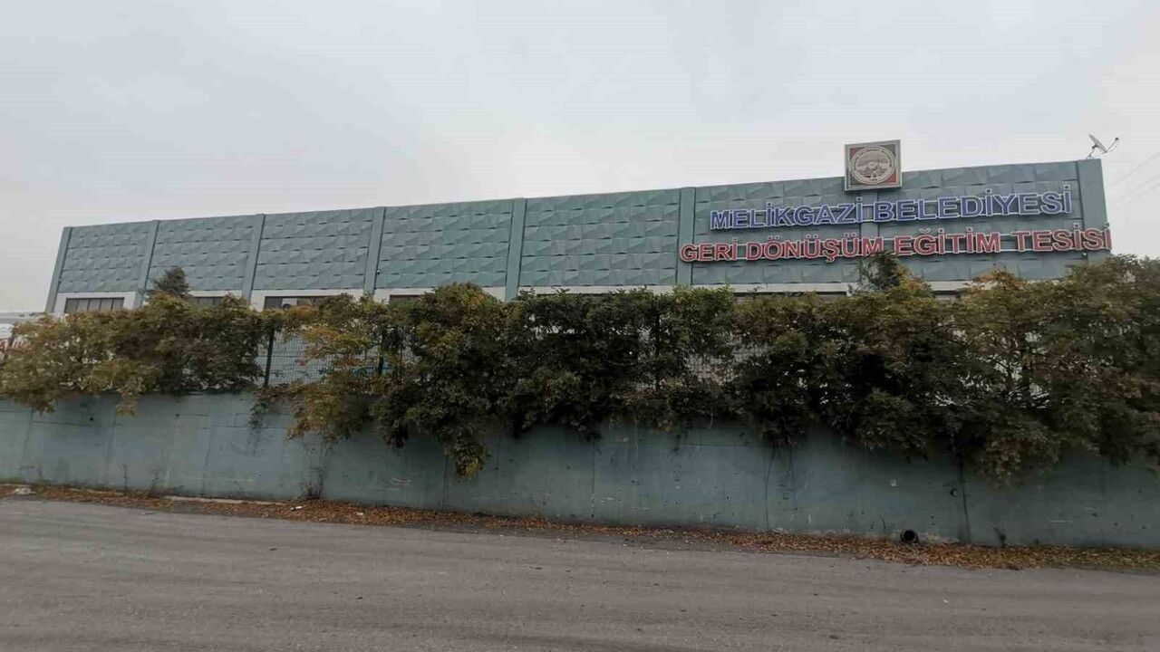 Kayseri'de Geri Dönüşüm Tesisinde Koku İhbarı: UMKE ve Sağlık Ekipleri Müdahale Etti