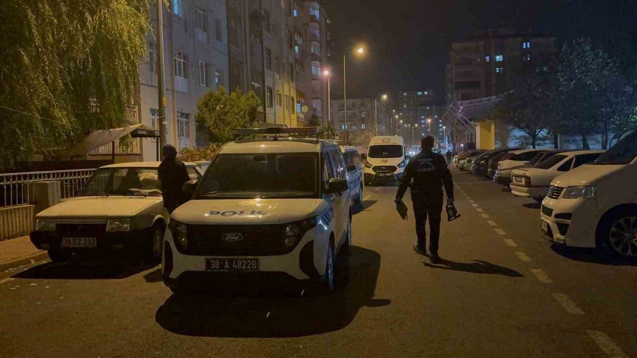 Kayseri'de İki Kardeş 3 Gün Arayla Aynı Pencereden Atladı