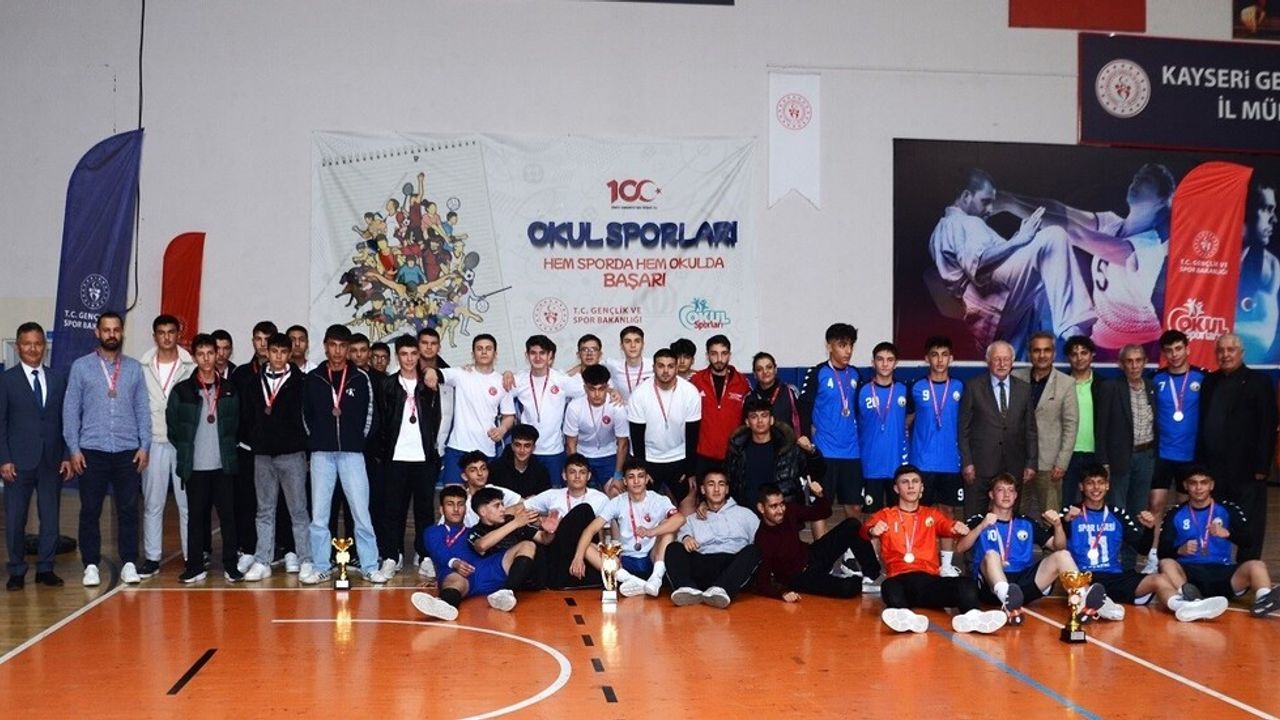 Kayseri'de Liseler Arası Hentbol Gençler İl Birinciliği Tamamlandı