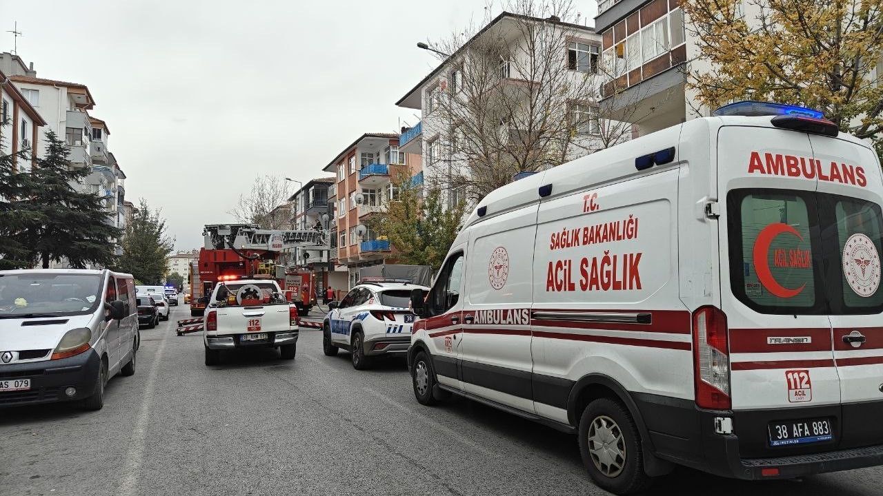 Kayseri'de Psycholojik Sorunlar Nedeniyle Yangın Çıkaran Şahıs Kurtarıldı