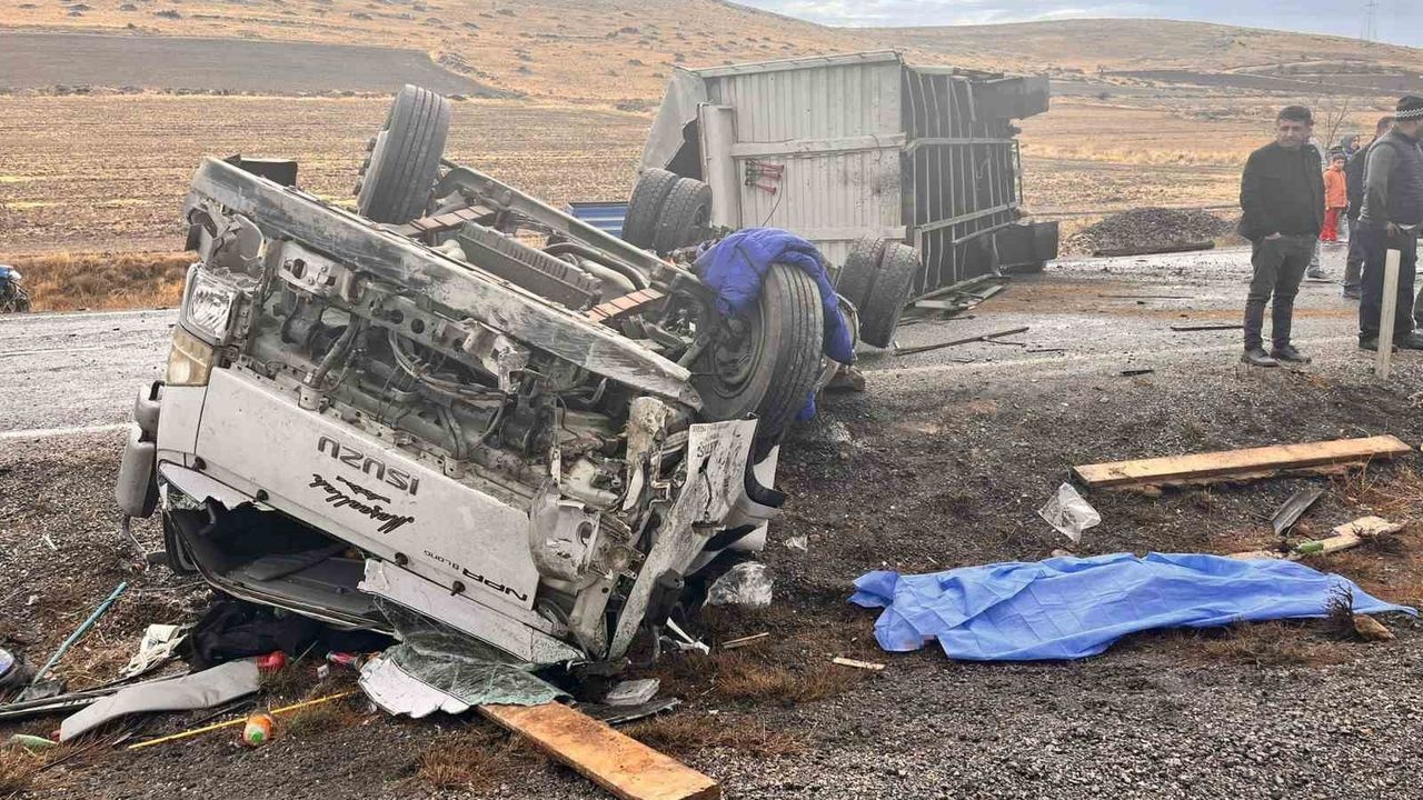 Kayseri İncesu'da zincirleme trafik kazası: ölü ve yaralılar var