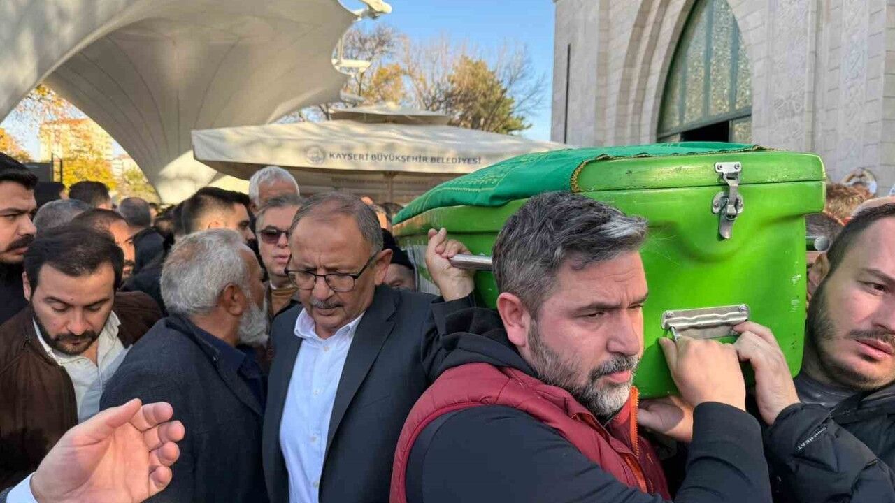 Kayseri'nin tanınan ismi Şeref Yaroğlu son yolculuğuna uğurlandı