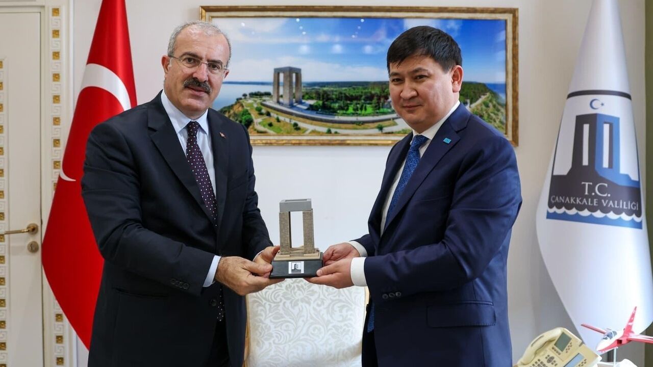 Kazakistan Başkonsolosu Amankul, Vali Toraman'ı Ziyaret Etti