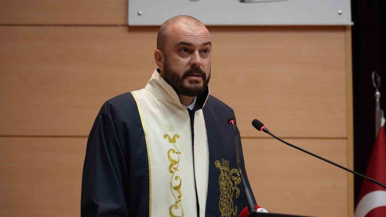 KBÜ Diş Hekimliği'nde 105 öğrenci beyaz önlük giydi