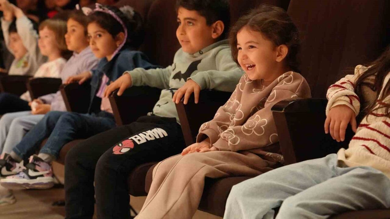 Keçiören'de 'Tembel Ayşe' müzikali miniklere sahnelendi