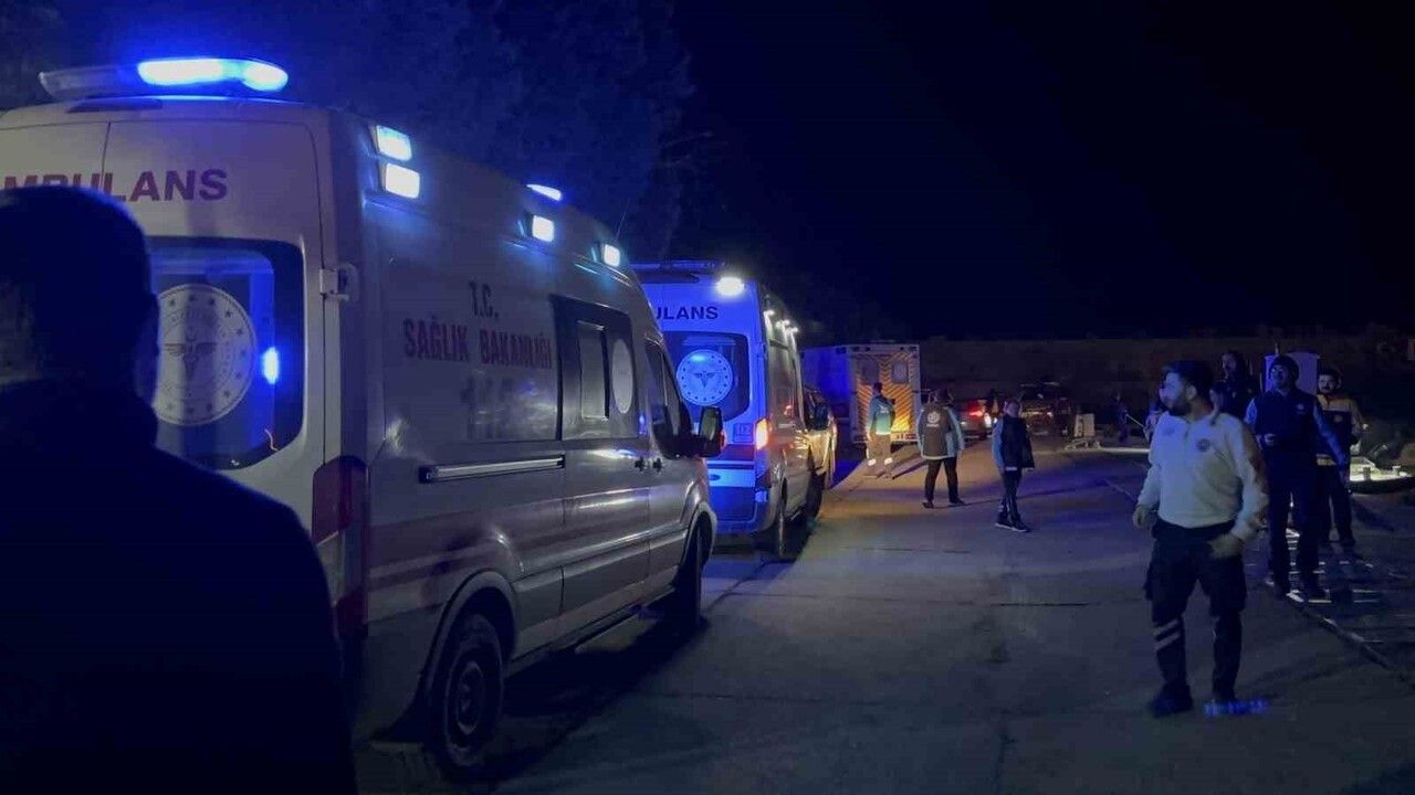 Kefken açıklarında gemi yangını: 25 personel karaya çıkarıldı