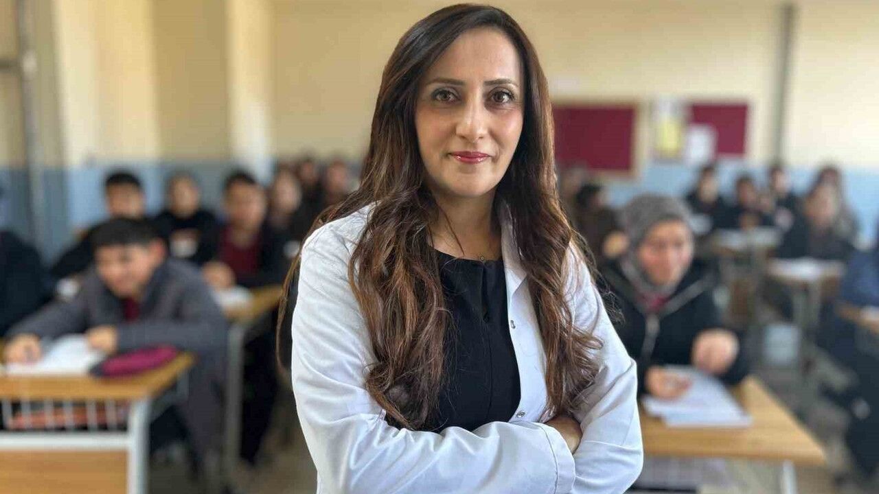 Kendi İmkanıyla Korece Öğrenen Vanlı Öğretmen Öğrencilerine İlham Veriyor