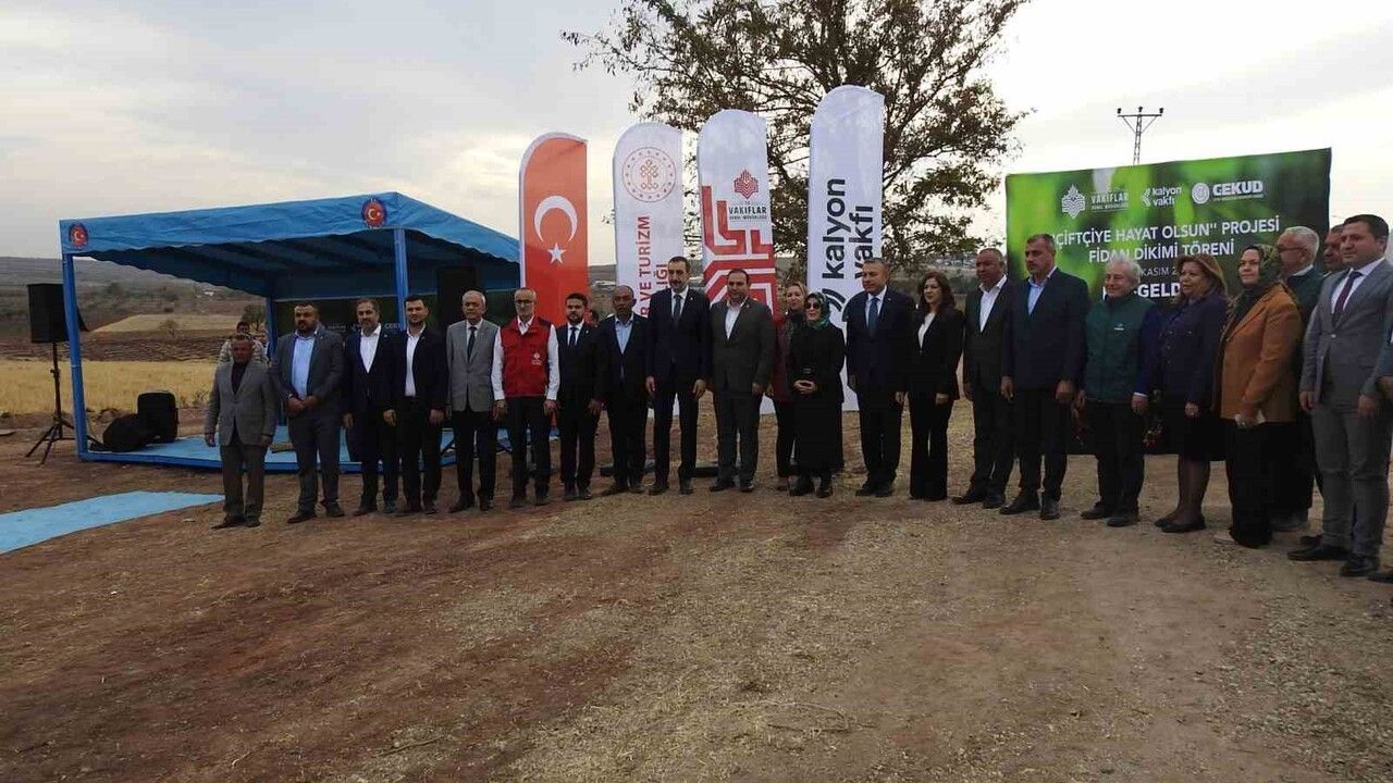 Kilis’te 'Çiftçiye Hayat Olsun' kapsamında 10 bin fidan toprakla buluştu