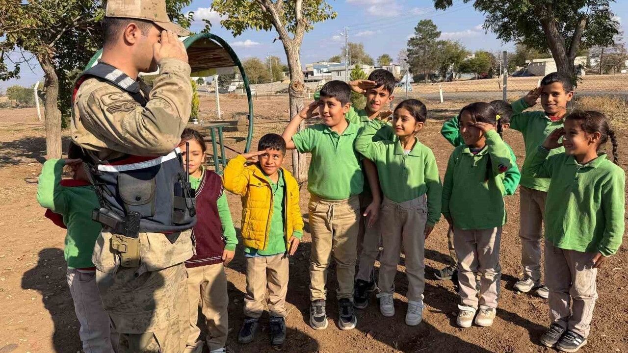 Kilis’te jandarma okul çevrelerinde trafik ve asayiş denetimi