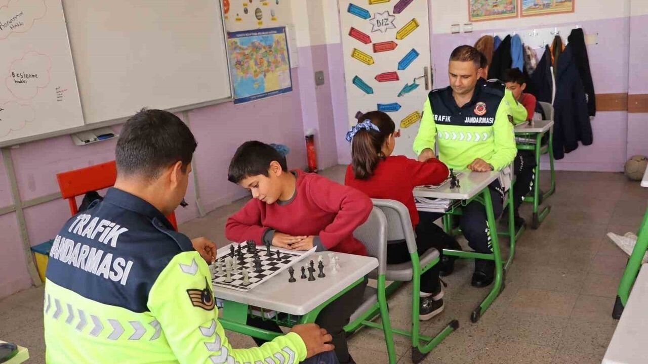 Kilis’te Mobil Trafik Aracı ile 45 öğrenciye trafik eğitimi