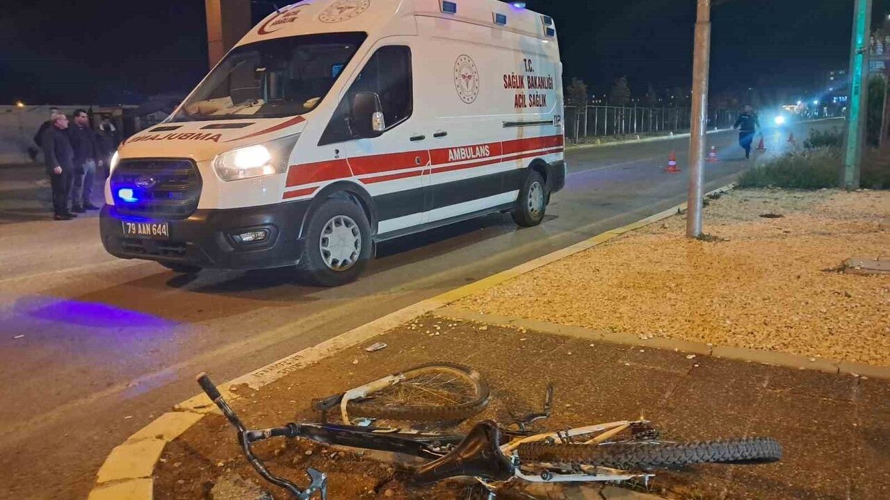 Kilis'te otomobil ile bisiklet çarpıştı: 1 ağır yaralı