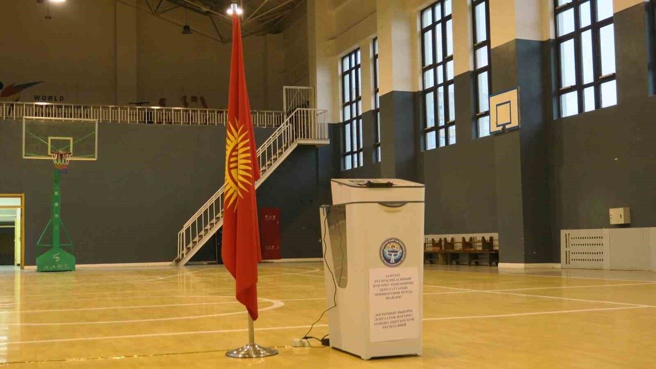 Kırgızistan’da erken parlamento seçimi için sandıklar açıldı