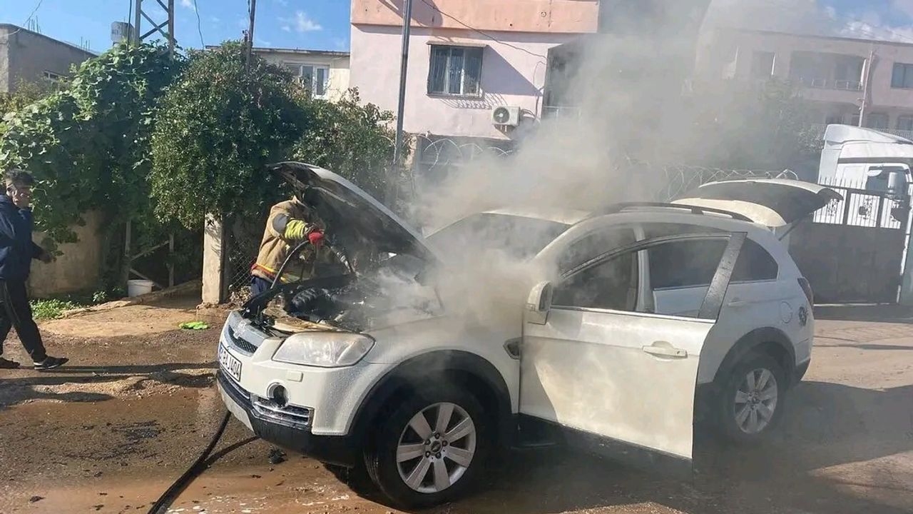 Kırıkhan'da cipin motoru seyir halindeyken alev aldı