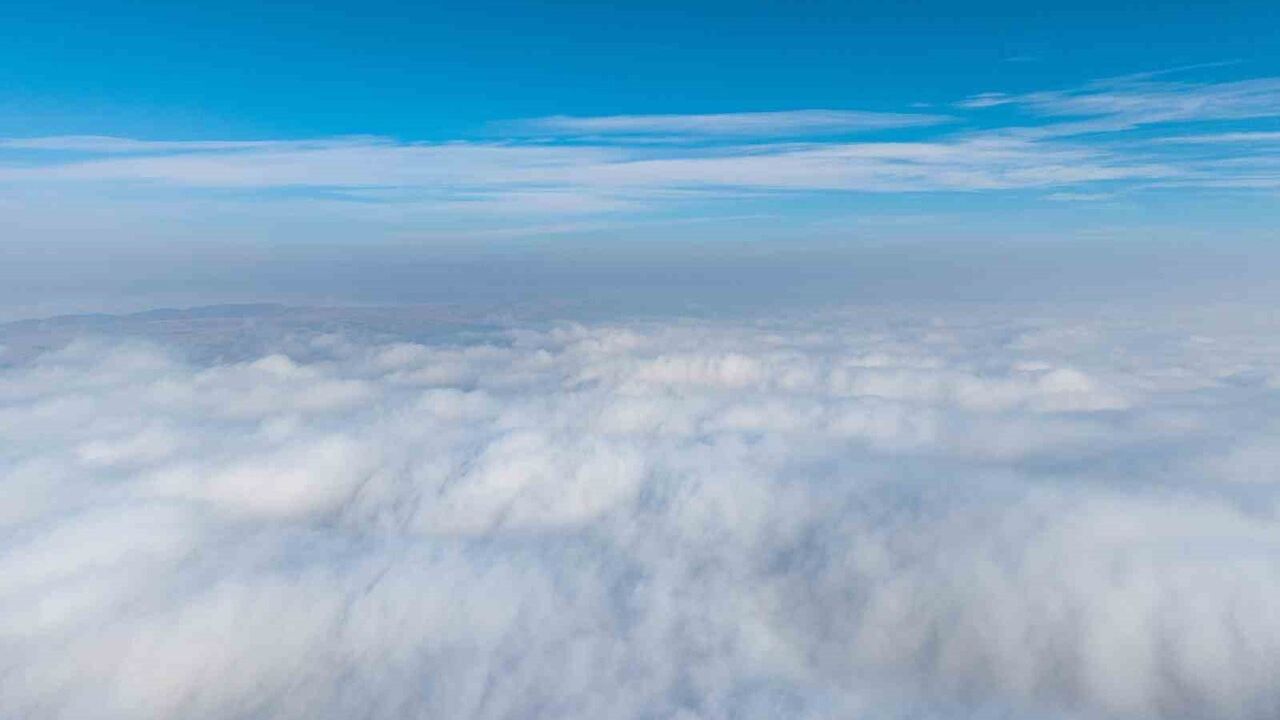 Kırıkkale'de 43 ilin geçiş güzergahını etkileyen 'sis denizi' havadan görüntülendi