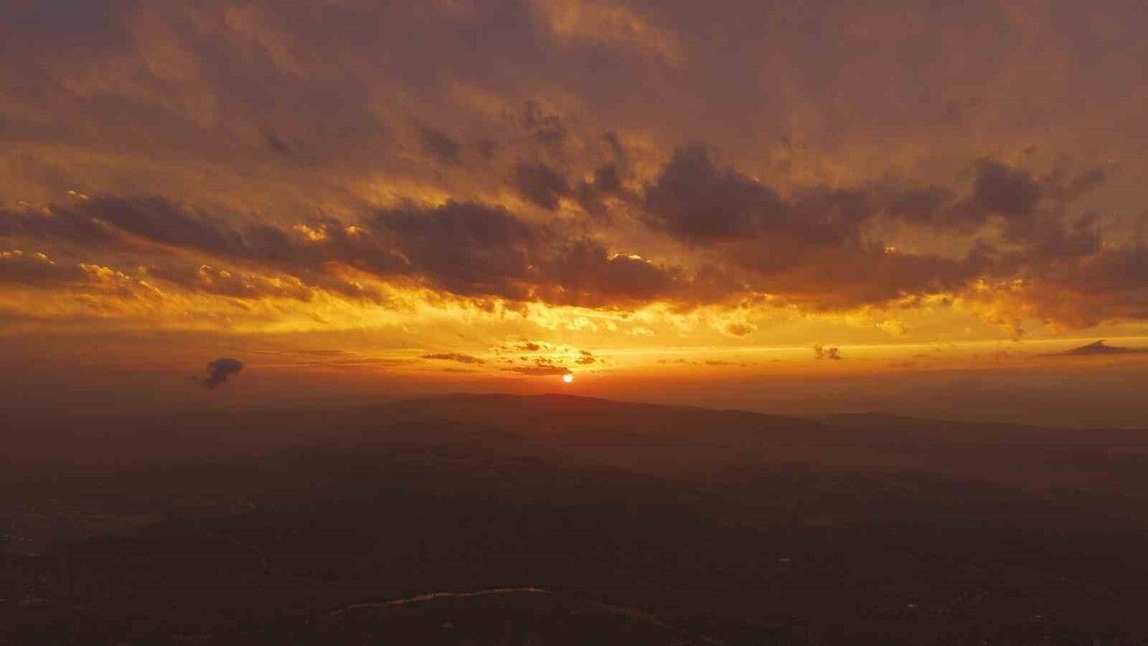 Kırıkkale'de Gökyüzü Gün Batımıyla Renklendi