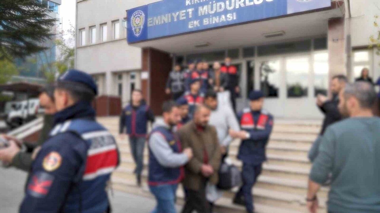 Kırıkkale'de şafak operasyonu: 17 aranan kişi yakalandı