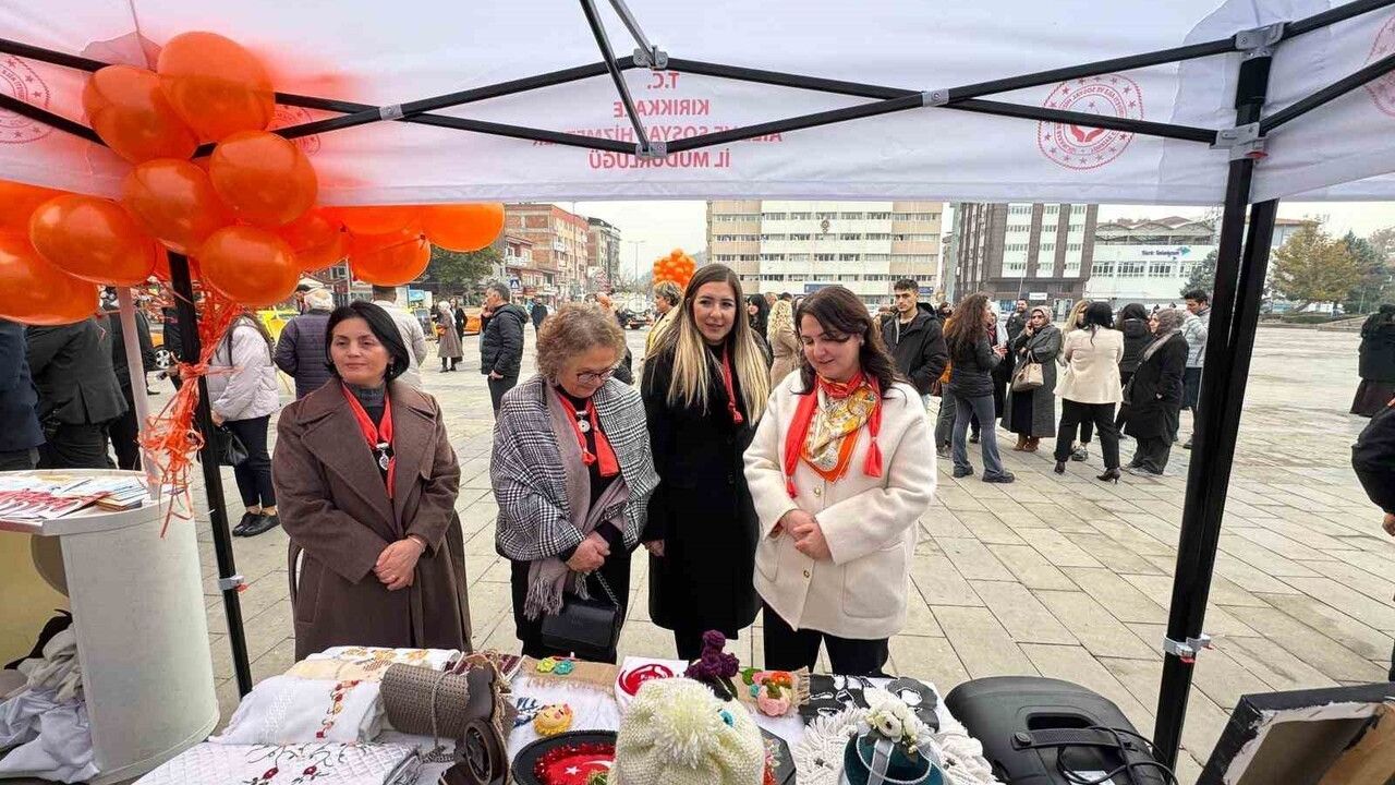 Kırıkkale'de turuncu balonlarla şiddete karşı ortak duruş