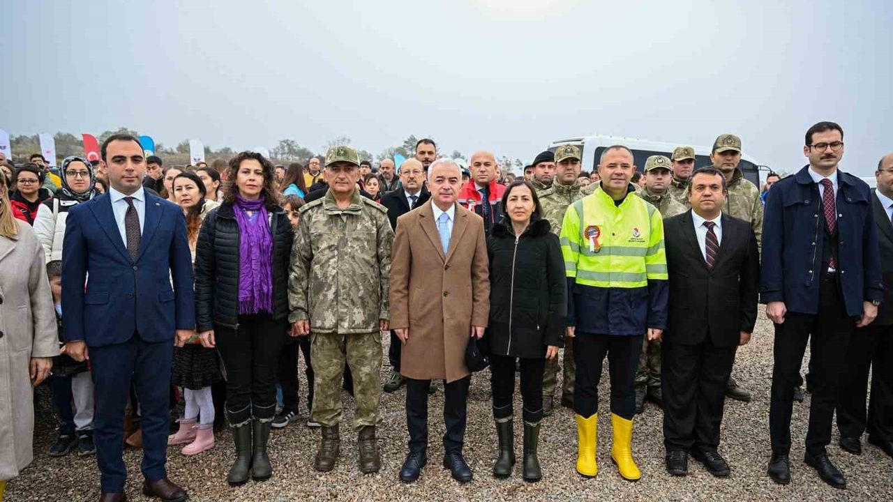 Kırklareli'nde 11 Kasım Millî Ağaçlandırma Günü'nde Fidanlar Toprakla Buluştu