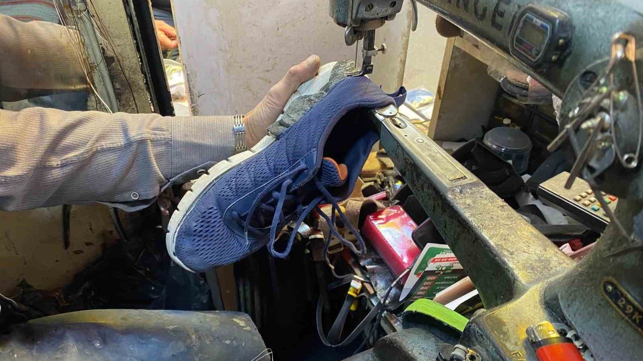 Kış Kapıda: Ayakkabı Tamircileri Yoğun Mesaiye Başladı