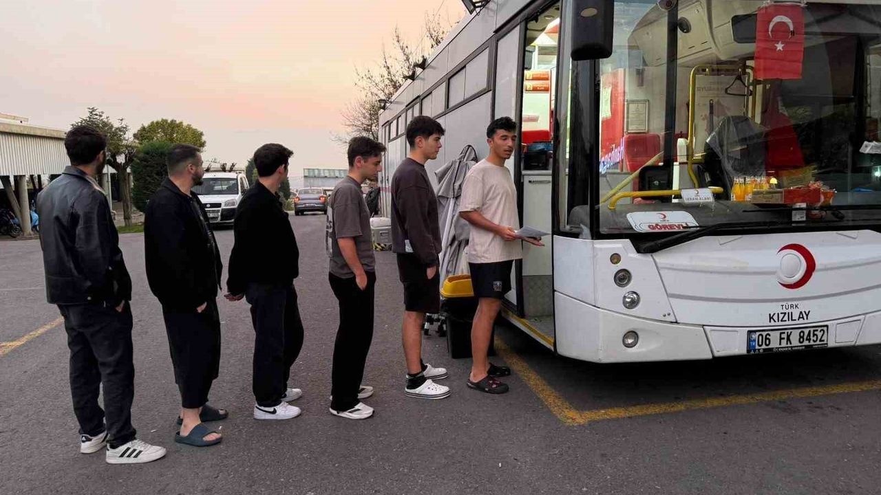 Kızılay’a Kan Bağışı Destekleyen Öğrenciler