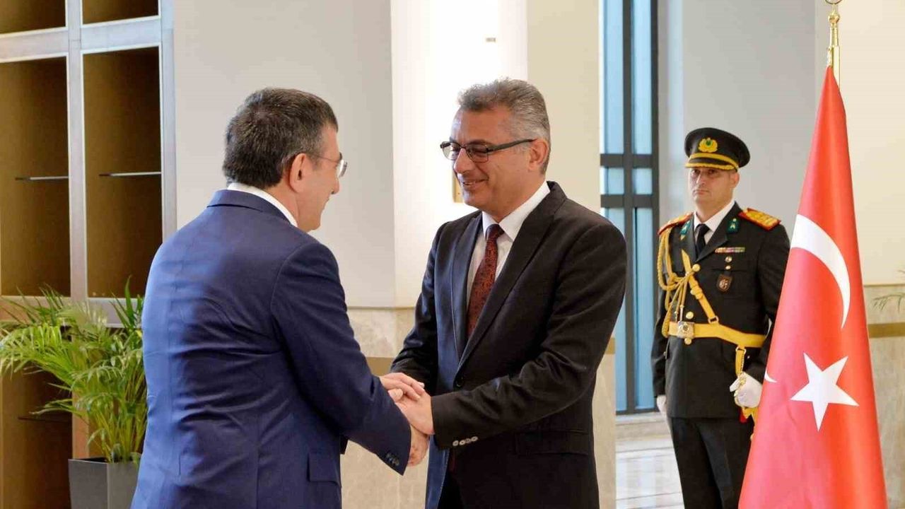 KKTC 42’nci kuruluş yıl dönümü törenlerle kutlandı