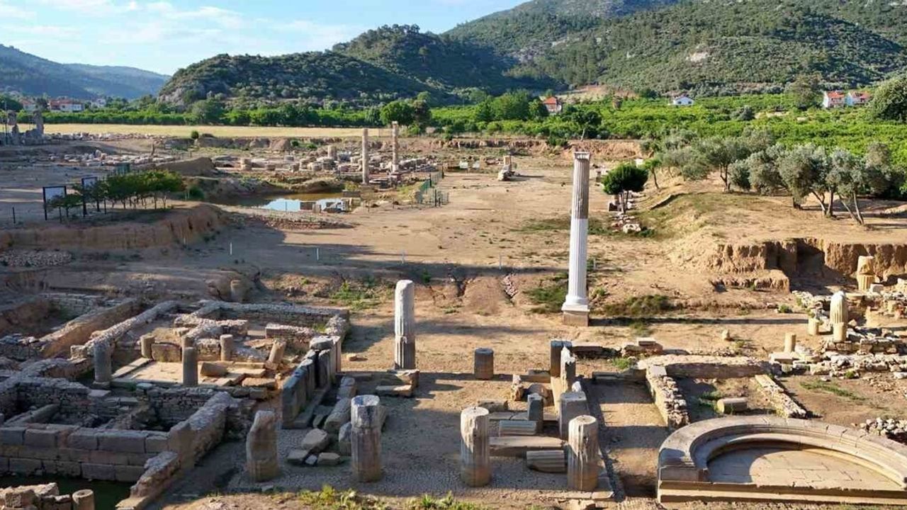 Klaros Antik Kenti'ne Saya Holding ana sponsorluğunda destek