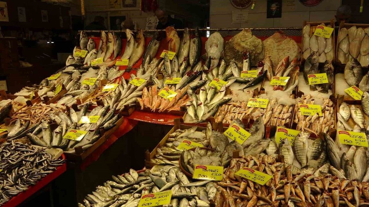 Kocaeli'de balık tezgahları: Çeşit çok, bolluk sınırlı
