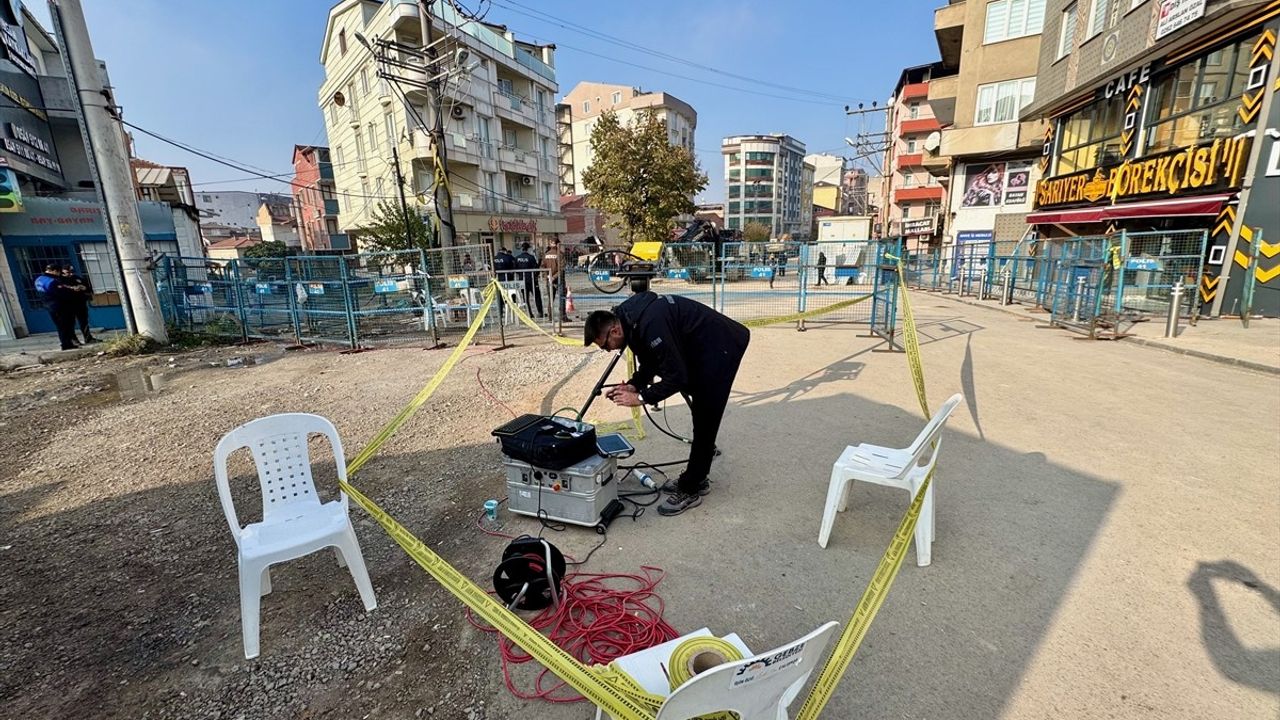 Kocaeli'de Çöken Apartman Bölgesinde Tarama Çalışmaları Devam Ediyor