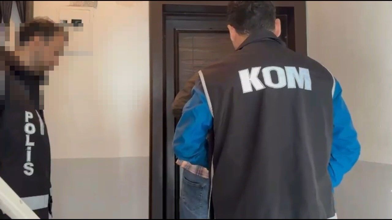 Kocaeli'de evde kaçak sigara imalathanesi: 10 gözaltı