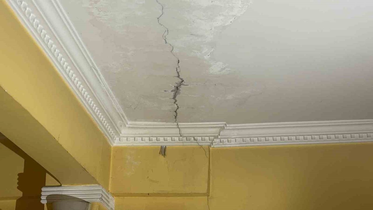 Kocaeli'de Kolon Çatlakları Korkuya Sebep Oldu