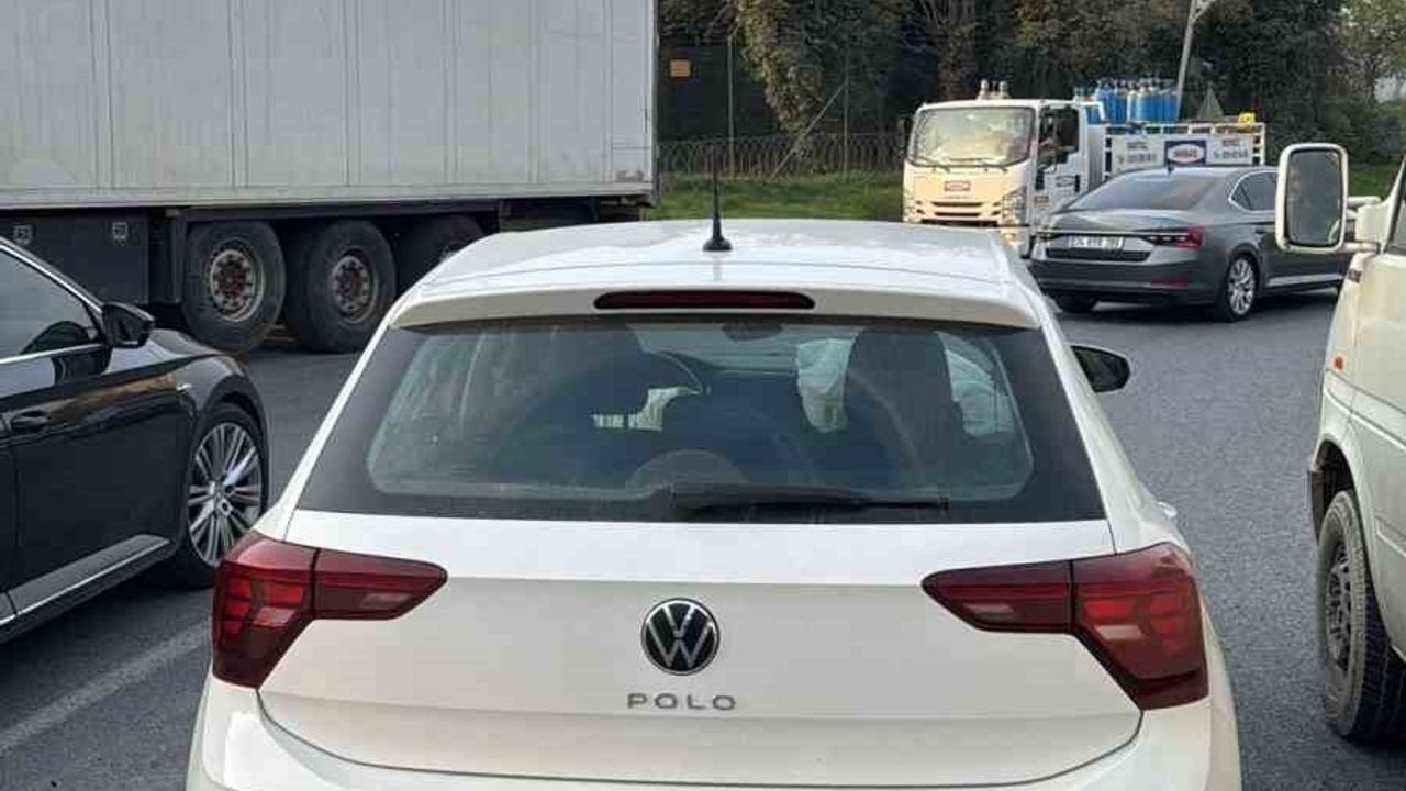 Kocaeli'de Otomobil ve Okul Servisi Çarpıştı: 1 Yaralı