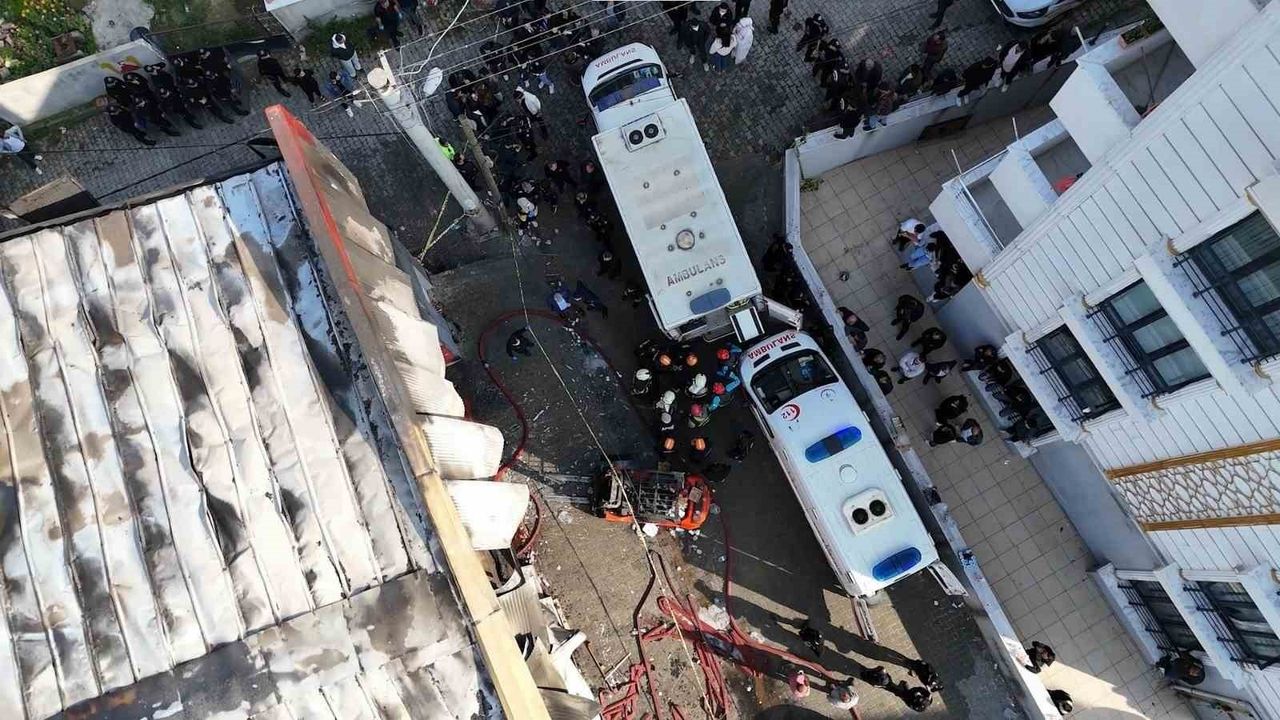 Kocaeli’de parfüm dolum tesisindeki yangın sonrası dron görüntüleri