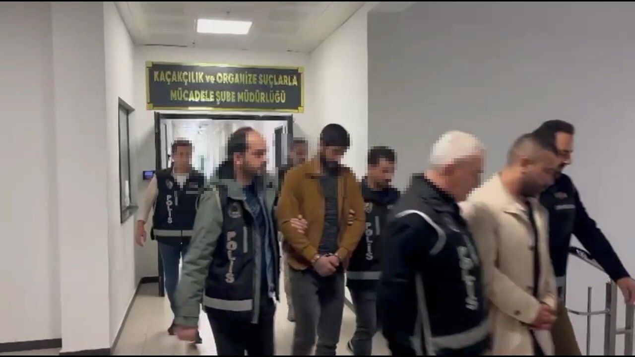 Kocaeli'de silah operasyonu: 10 silah, 11 fişek ele geçirildi, 3 gözaltı