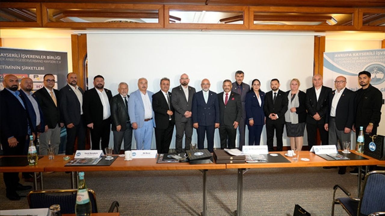 Köln'de Avrupa Kayserili İşverenler Birliği Yatırım Forumu Düzenledi