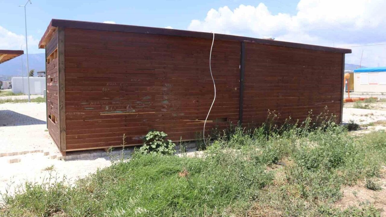 Konteyner kütüphanesinden klima hırsızlığı: Dernek kapıya "Lütfen Çalma" notu astı