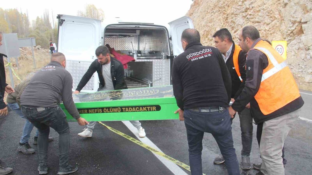 Konya Beyşehir'de İki Otomobil Çarpıştı: 1 Ölü, 3 Yaralı