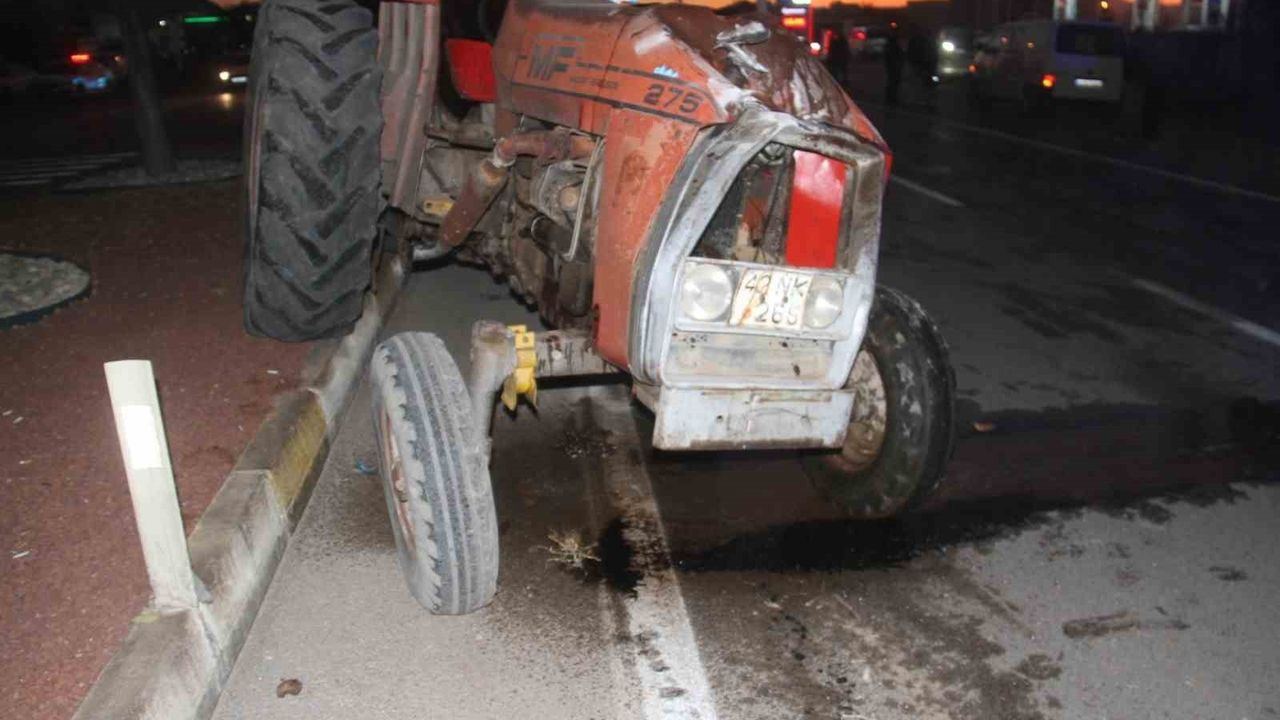 Konya Beyşehir'de traktör ile otomobil çarpıştı: 2 yaralı, 1'i ağır