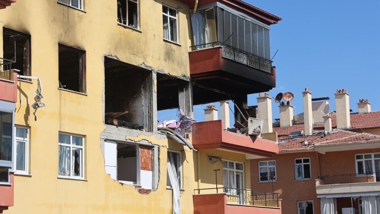 Konya’da doğal gaz patlamasıyla yıkılan İkram Apartmanı sakinleri yeni ev bekliyor