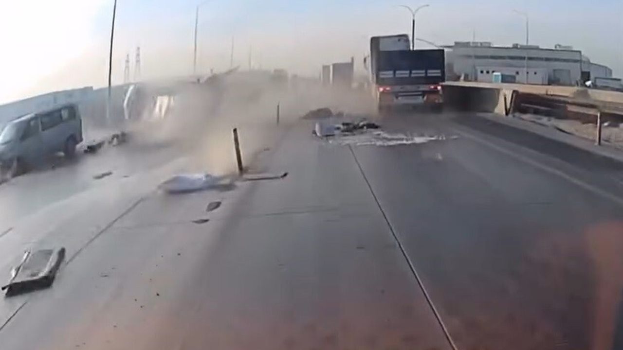 Konya'da hatalı sollama tıra çarptı: 6 yaralı