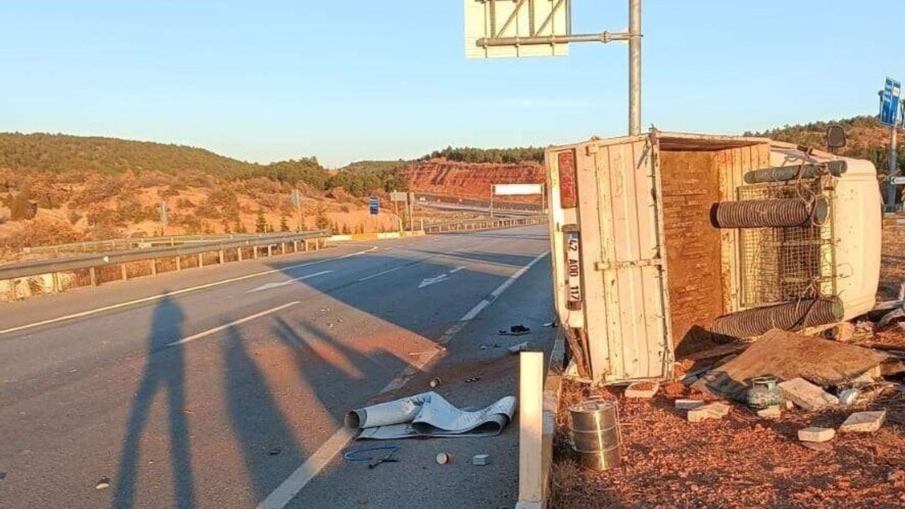 Konya'da kavşakta çarpışma: Kamyonet devrildi, 1 ölü 1 yaralı