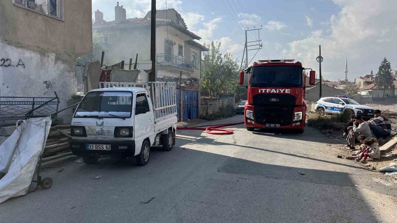 Konya Selçuklu'da kullanılmayan müstakil evde yangın söndürüldü