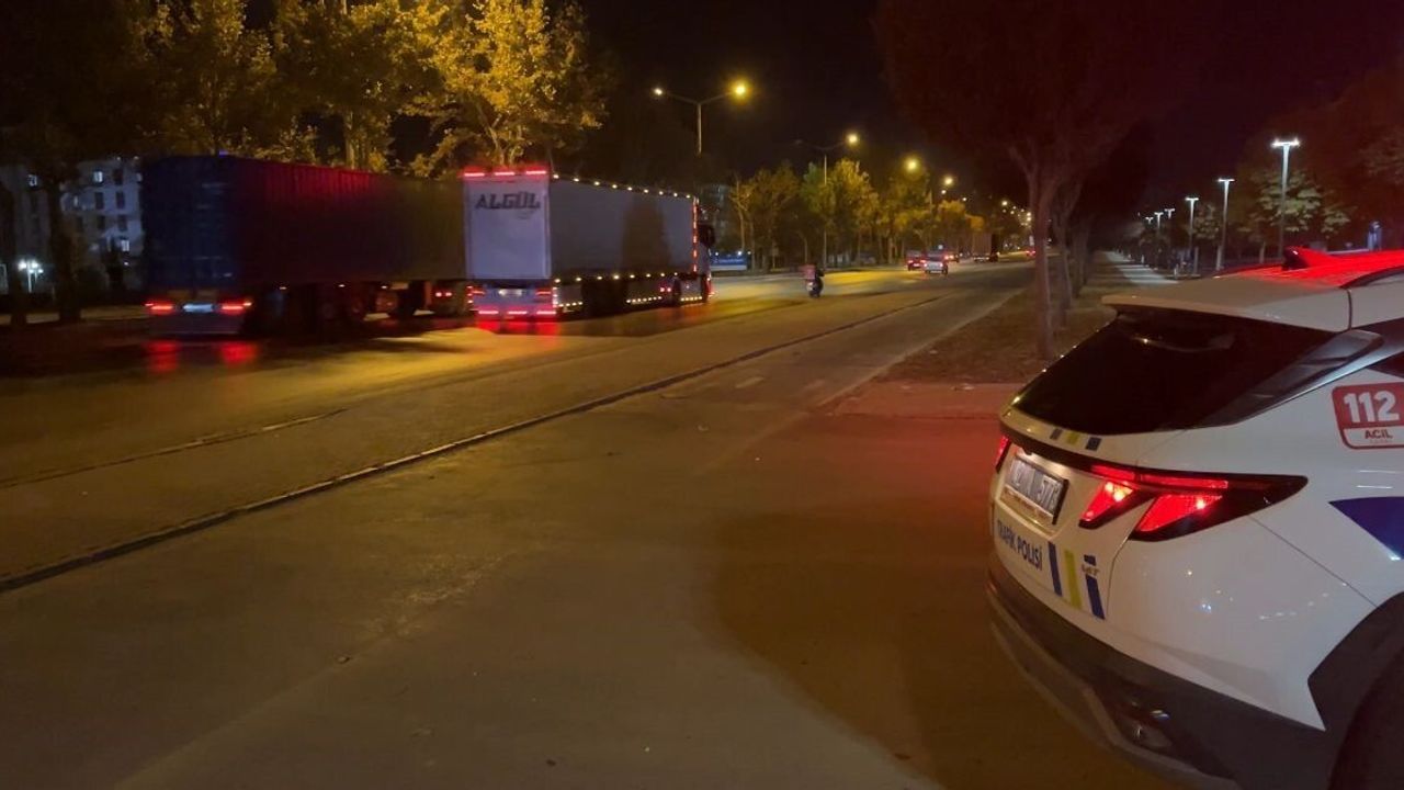 Konya Selçuklu'da otomobil motosiklete çarptı: Sürücü yaralandı