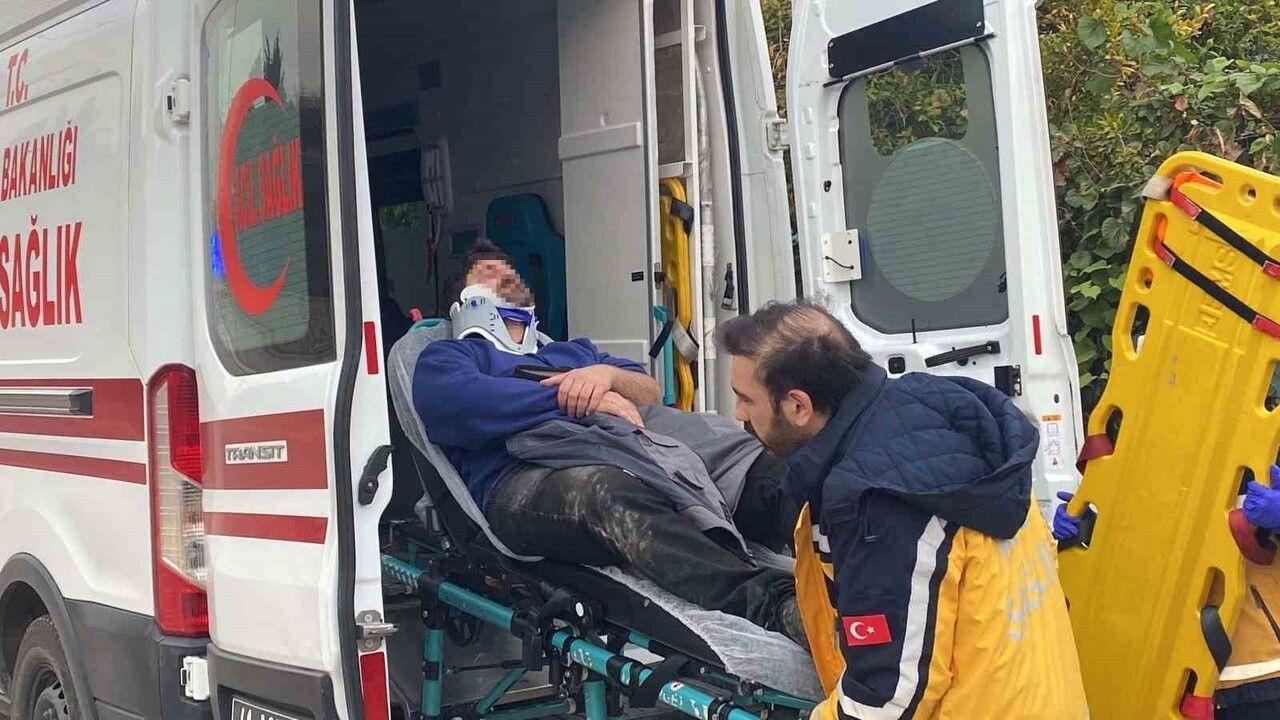 Körfez'de panelvan ile motosiklet çarpıştı, sürücü yaralandı