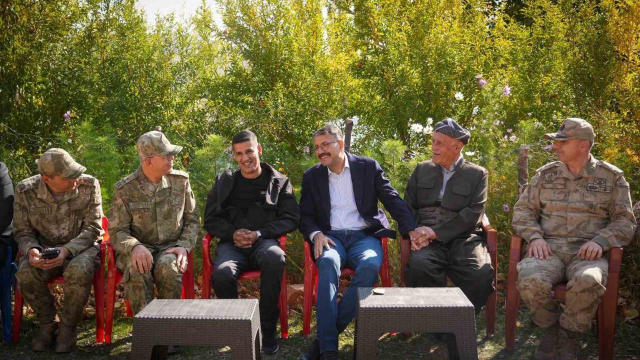 Korgeneral Topaloğlu, Gazi Ahmet Kurt'u Ulaşan Köyünde Ziyaret Etti