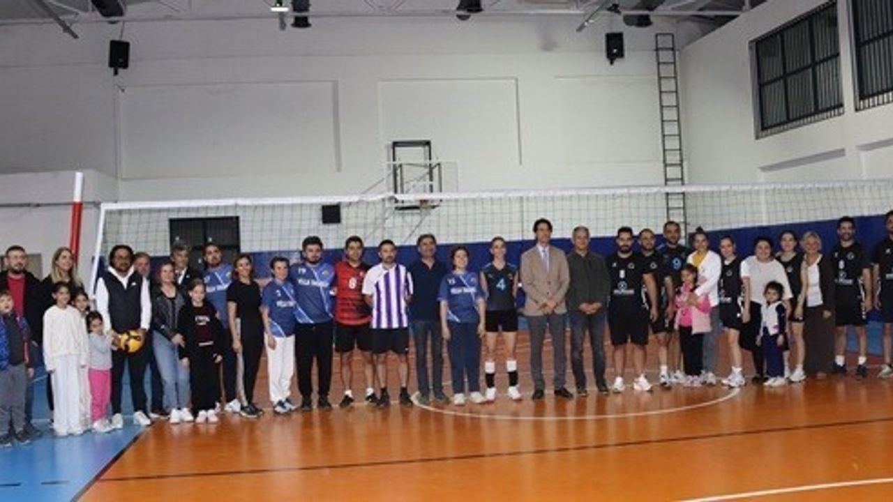 Köyceğiz'de 24 Kasım Öğretmenler Günü Voleybol Turnuvası
