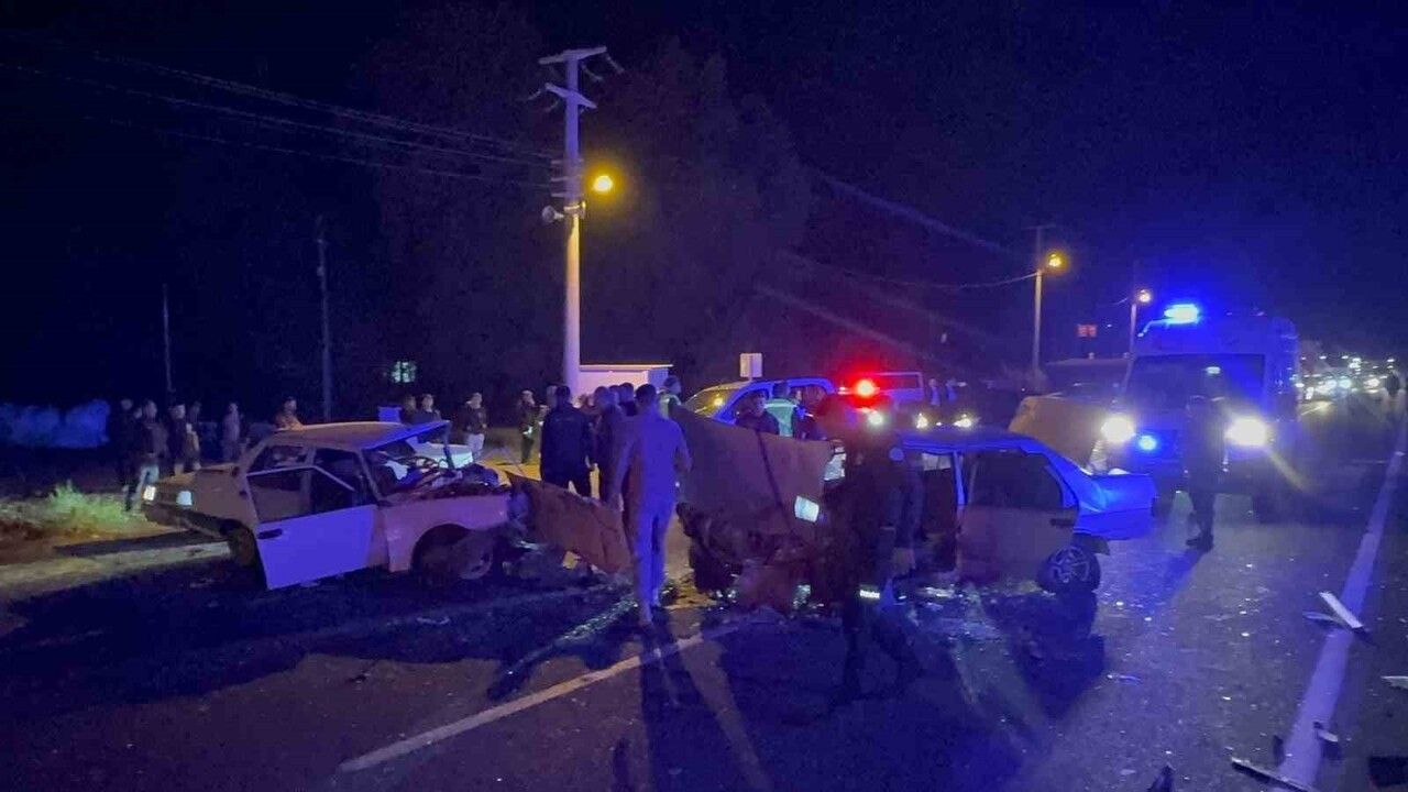 Köyceğiz'de iki Tofaş kafa kafaya çarpıştı — 3 yaralı, 2'si ağır