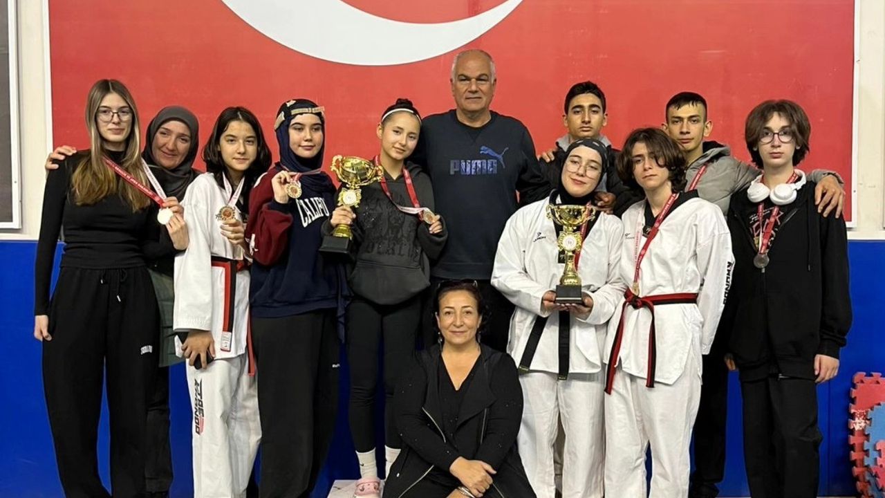 Köyceğiz Taekwondo Takımı Yatağan'da 29 Ekim Kupasında başarılı oldu